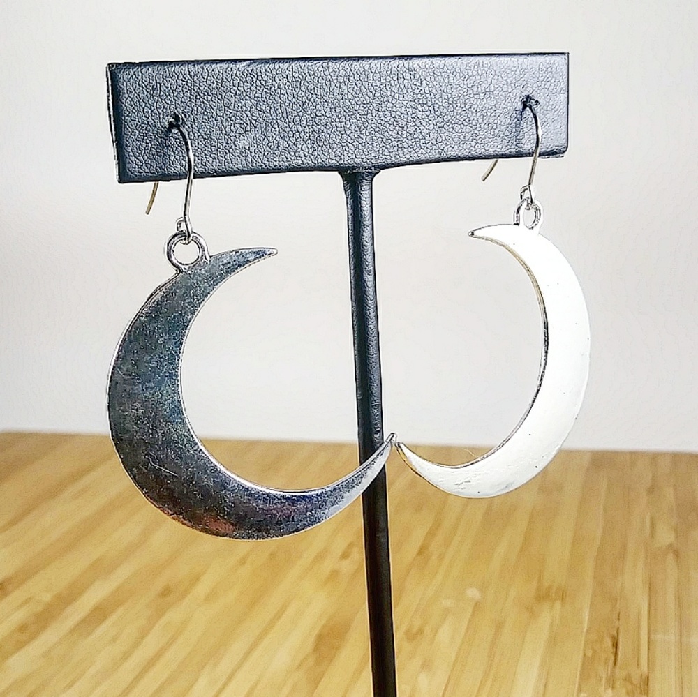 HP 🔴 Large Moon Earrings🌖🌕🌔